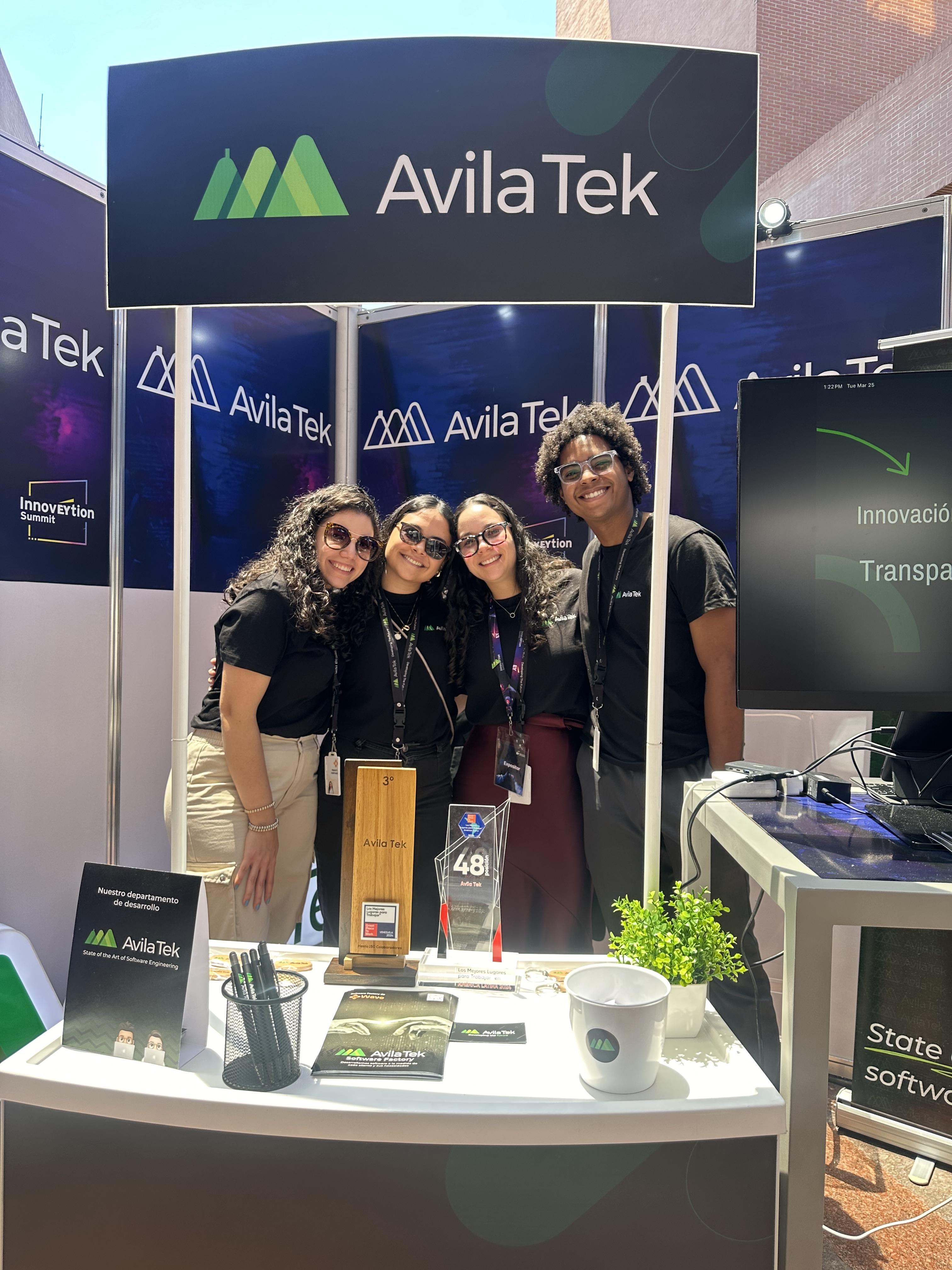 Parte del equipo representando a Avila Tek en InnovEYtion Summit 2025