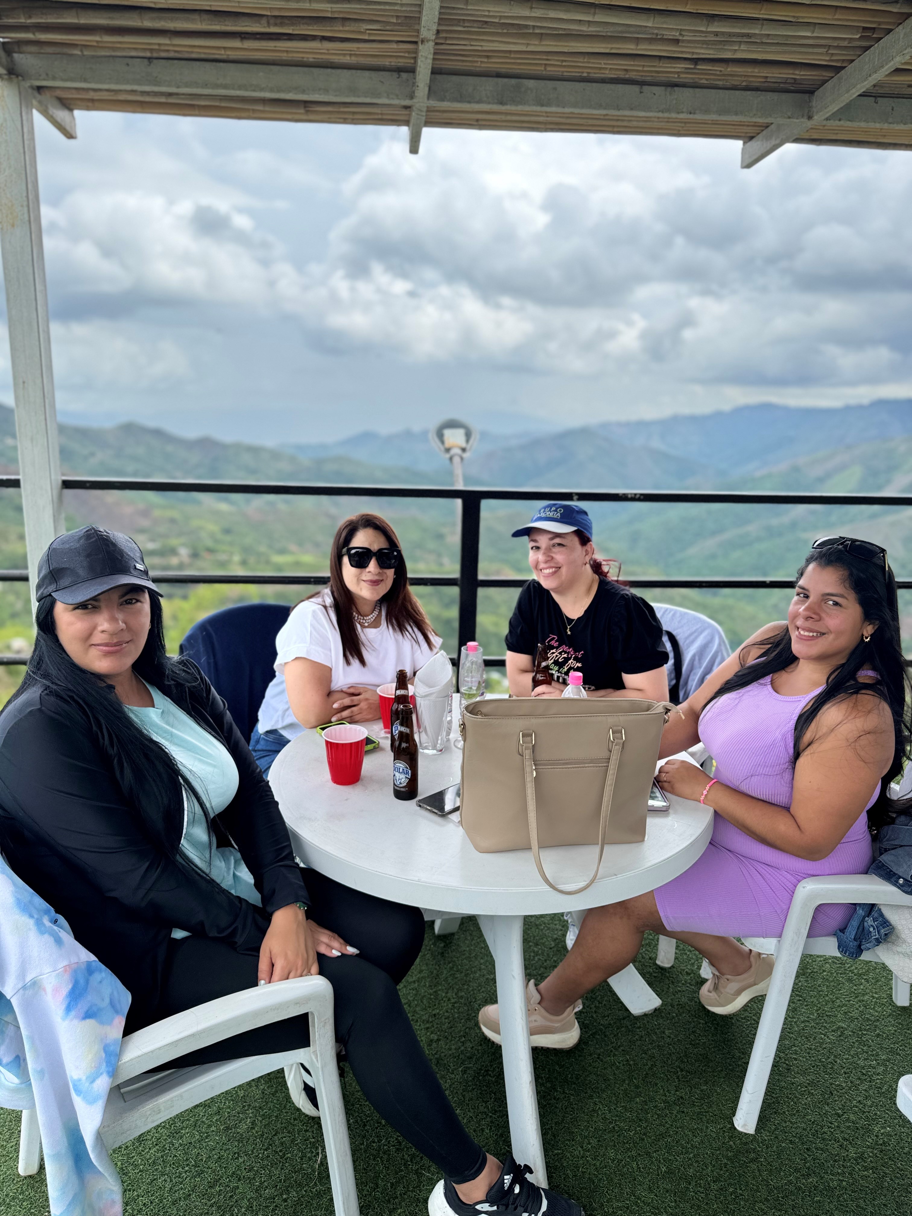 Día de la Mujer: Celebramos con una actividad fuera de la oficina para fomentar la unión y la creatividad del equipo.